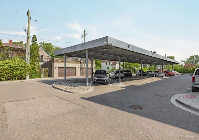Listing Photo 2 - Condo for sale in building located at 1454 Townsend St, Detroit, MI 48214 - Unit #302