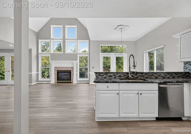 Photo 4 of Single family home for sale at 48802 Crescent Dr, Macomb, MI 48044 | MLS# 20261068534 | Listing updated on 2026-09-10