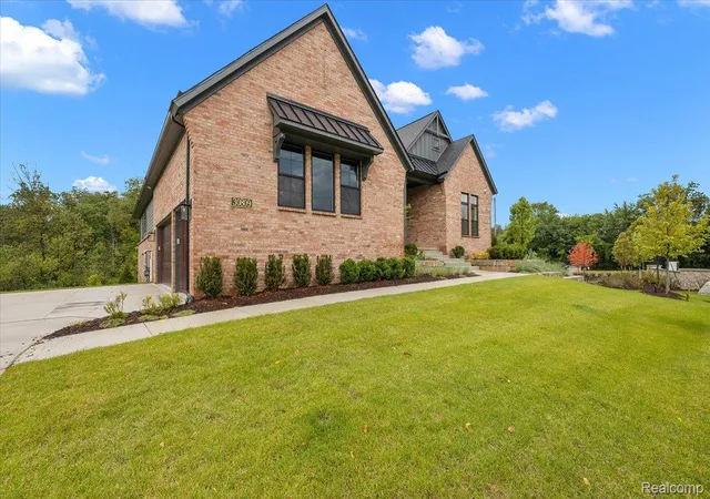 Photo 3 of Condo for sale at 30809 E Franklin Hills Ct E #8, Farmington Hills City Oakland, MI 48334 | MLS# 20261068647 | Listing updated on 2026-09-09