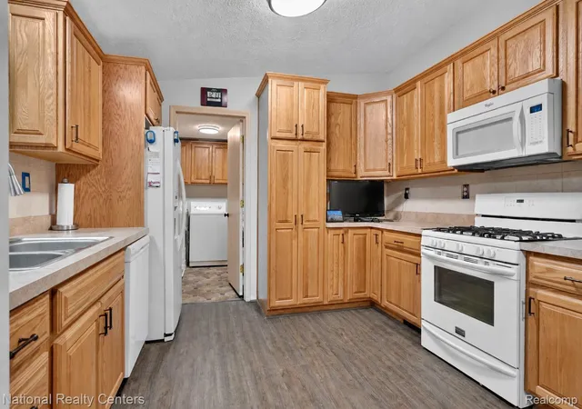 Listing Photo 1 - Condo for sale in building located at 38561 Deer Creek Blvd, Westland, MI 48185 7619 - Unit #