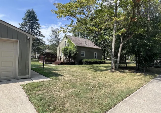 Photo 4 of Single family home for sale at 686 Troywood Dr, Troy City Oakland, MI 48083 | MLS# 81026045397 | Listing updated on 2026-09-08