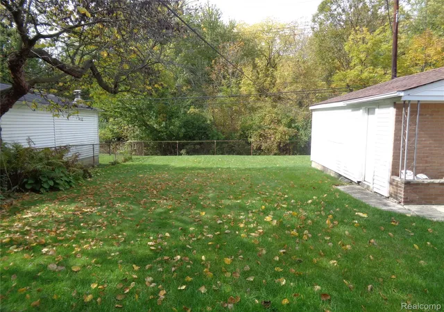 Photo 3 of Single family home for sale at 2460 Longmeadow Dr, Trenton City Wayne, MI 48183 | MLS# 20261068769 | Listing updated on 2026-10-10