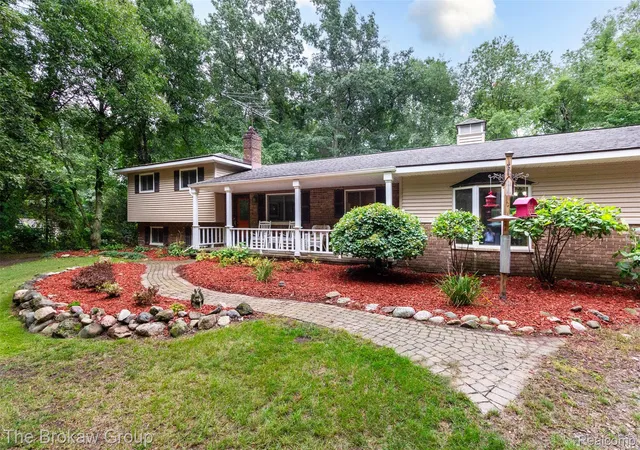 Photo 3 of Single family home for sale at 3747 Ray Rd, Oxford, MI 48370 | MLS# 20261068787 | Listing updated on 2026-09-05