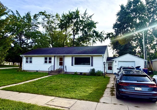 Photo 1 of Single family home for sale at 1135 W Summit Ave, Roosevelt Park City Muskegon, MI 49441 | MLS# 65026045500 | Listing updated on 2026-09-11