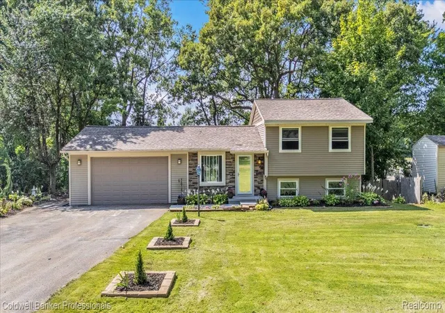 Photo 1 of Single family home for sale at 5969 N Bay, Clarkston, MI 48346 | MLS# 20261068872 | Listing updated on 2026-09-12