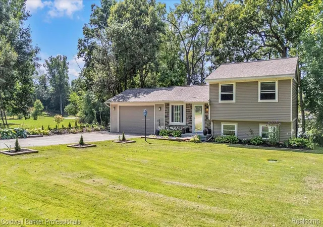 Photo 2 of Single family home for sale at 5969 N Bay, Clarkston, MI 48346 | MLS# 20261068872 | Listing updated on 2026-09-12