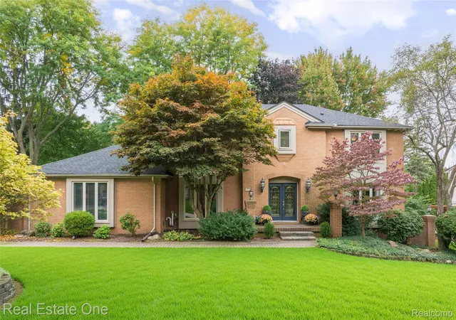 Photo 1 of Sale Pending at 2371 Red Maple Dr, Troy, MI 48098 | MLS# 20261068910 | Listing updated on 2026-10-18