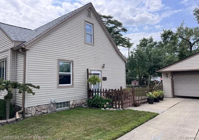 Photo 3 of Single family home for sale at 6121 N Gulley Rd, Dearborn Heights, MI 48127 | MLS# 20261068928 | Listing updated on 2026-09-18