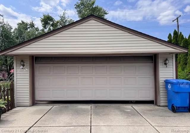 Photo 3 of Single family home for sale at 6121 N Gulley Rd, Dearborn Heights, MI 48127 | MLS# 20261068928 | Listing updated on 2026-10-14