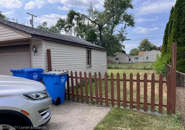 Photo 4 of Single family home for sale at 6121 N Gulley Rd, Dearborn Heights, MI 48127 | MLS# 20261068928 | Listing updated on 2026-10-14