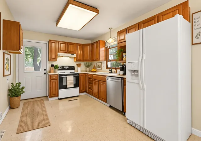 Photo 4 of Single family home for sale at 7281 Helen, Coloma Charter Township Berrien, MI 49038 | MLS# 69026045565 | Listing updated on 2026-09-18