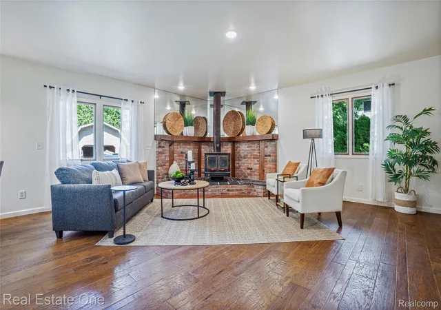 Photo 3 of Single family home for sale at 1457 Cambria Dr, Troy City Oakland, MI 48085 | MLS# 20261069106 | Listing updated on 2026-10-31