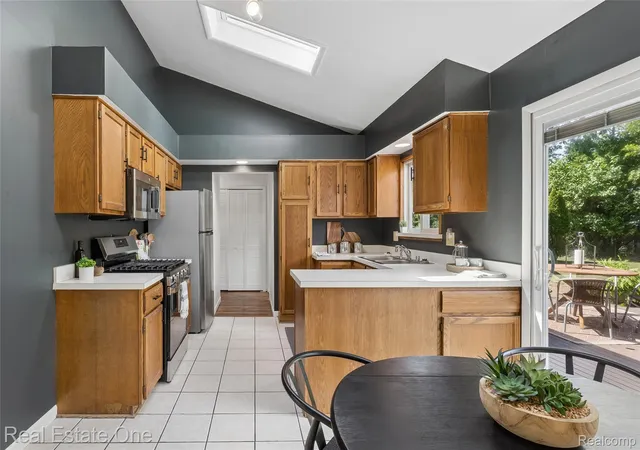 Photo 4 of Single family home for sale at 1457 Cambria Dr, Troy City Oakland, MI 48085 | MLS# 20261069106 | Listing updated on 2026-10-31
