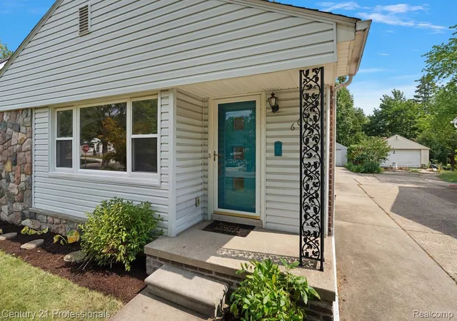 Photo 2 of Single family home for sale at 607 Lawson St, Royal Oak City Oakland, MI 48067 | MLS# 20261069117 | Listing updated on 2026-10-17