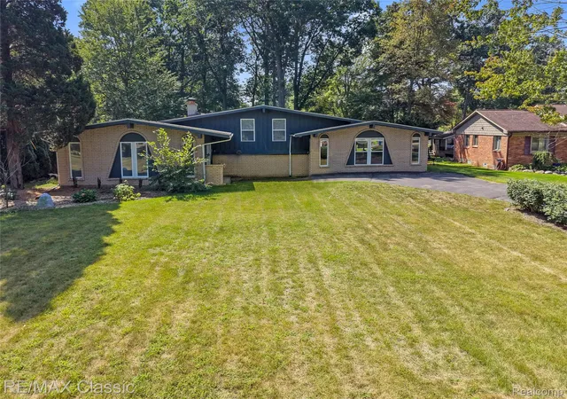 Photo 3 of Single family home for sale at 7514 Capri Dr, White Lake, MI 48383 | MLS# 20261069123 | Listing updated on 2026-09-05