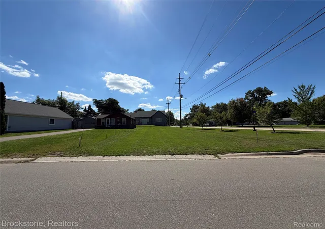 Photo 4 of Land for sale at 000 Moss St, Keego Harbor, MI 48320 | MLS# 20261069172 | Listing updated on 2026-09-11