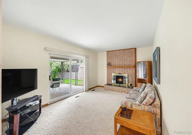Photo 4 of Single family home for sale at 31694 Cindy, Fraser City Macomb, MI 48026 | MLS# 20261069178 | Listing updated on 2026-09-12