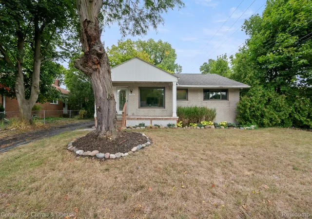 Photo 2 of Single family home for sale at 31560 Leelane, Farmington, MI 48336 | MLS# 20261069188 | Listing updated on 2026-09-12