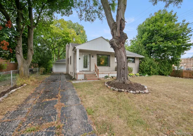 Photo 3 of Single family home for sale at 31560 Leelane, Farmington, MI 48336 | MLS# 20261069188 | Listing updated on 2026-09-12