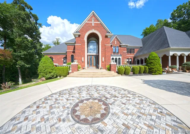 Photo 3 of Mansion for sale at 2785 Cranbrook Ridge Ct, Rochester, MI 48306 | MLS# 20261069220 | Listing updated on 2026-10-18