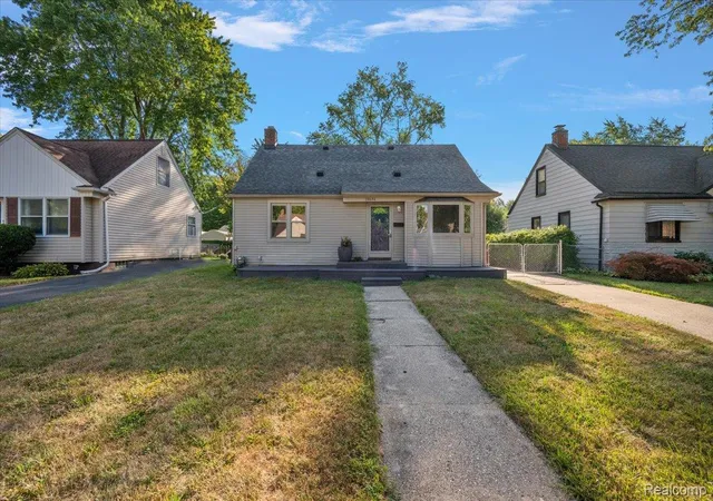 Photo 2 of Single family home for sale at 28494 Everett St, Southfield, MI 48076 | MLS# 20261069263 | Listing updated on 2026-09-04