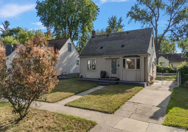 Photo 3 of Single family home for sale at 28494 Everett St, Southfield, MI 48076 | MLS# 20261069263 | Listing updated on 2026-09-04