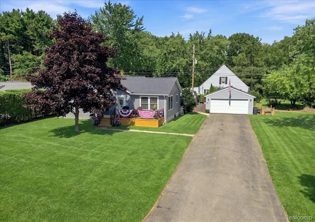 Photo 1 of Sale Pending at 5508 Clinton River Dr, Waterford, MI 48327 | MLS# 20261069310 | Listing updated on 2026-09-11