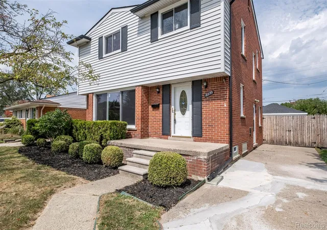 Photo 2 of Single family home for sale at 18259 Spring Ct S, Fraser City Macomb, MI 48026 | MLS# 20261069315 | Listing updated on 2026-09-16