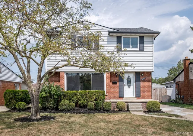 Photo 3 of Single family home for sale at 18259 Spring Ct S, Fraser City Macomb, MI 48026 | MLS# 20261069315 | Listing updated on 2026-09-16