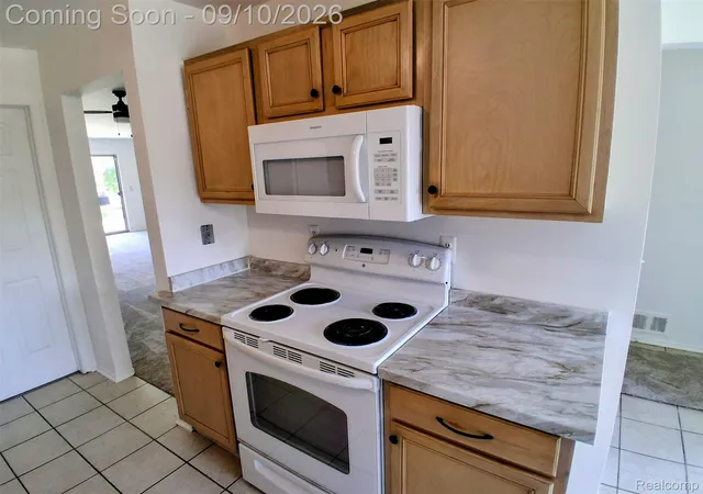 Photo 2 of Condo for sale at 26583 Franklin Pointe Dr #153, Southfield, MI 48034 | MLS# 20261069320 | Listing updated on 2026-09-10