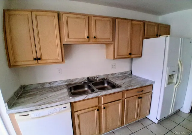 Photo 3 of Condo for sale at 26583 Franklin Pointe Dr #153, Southfield, MI 48034 | MLS# 20261069320 | Listing updated on 2026-09-10
