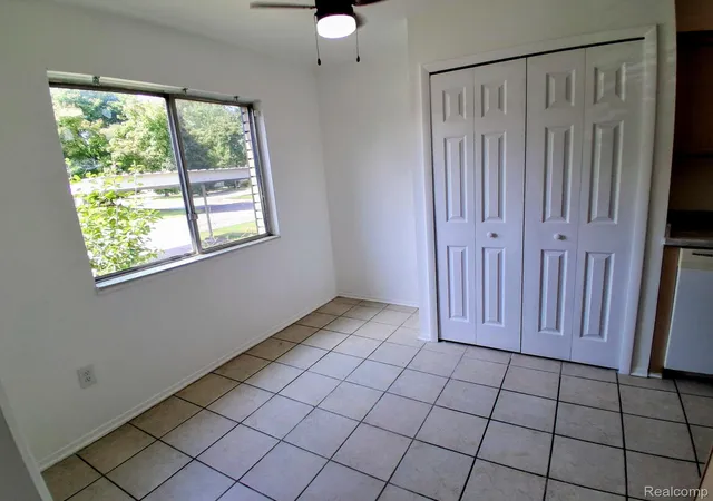 Listing Photo 5 - Condo for sale in building located at 26583 Franklin Pointe Dr, Southfield, MI 48034 - Unit #153