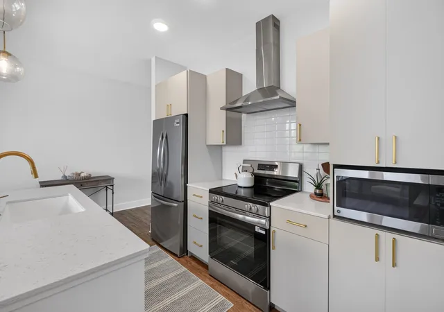 Listing Photo 5 - Condo for sale in building located at 1109 S Carver St, Traverse City, MI 49686
