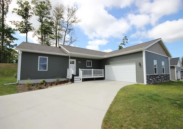 Photo 3 of Single family home for sale at 1420 Umber Dr, Garfield Charter Township Grand Traverse, MI 49696 | MLS# 78080073005 | Listing updated on 2026-09-11