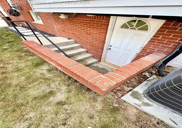 Photo 4 of Single family home for sale at 3311 Blaine St, Trenton, MI 48183 | MLS# 20261069376 | Listing updated on 2026-09-12