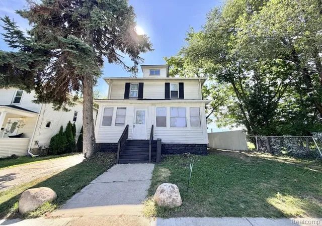 Photo 2 of Single family home for sale at 127 Jones St, Mount Clemens, MI 48043 | MLS# 20261069419 | Listing updated on 2026-09-16