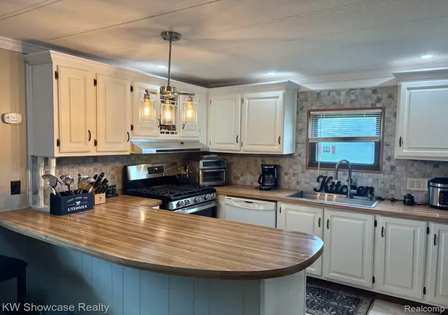 Photo 2 of Single family home for sale at 9435 Hunter Rills Rd, Fenton, MI 48430 | MLS# 20261069433 | Listing updated on 2026-09-06