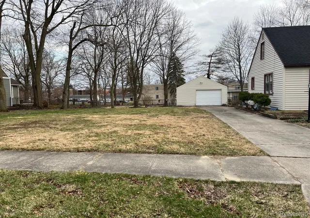 Photo 2 of Single family home for sale at 1275 University Ave, Adrian City Lenawee, MI 49221 | MLS# 20261069439 | Listing updated on 2026-09-09