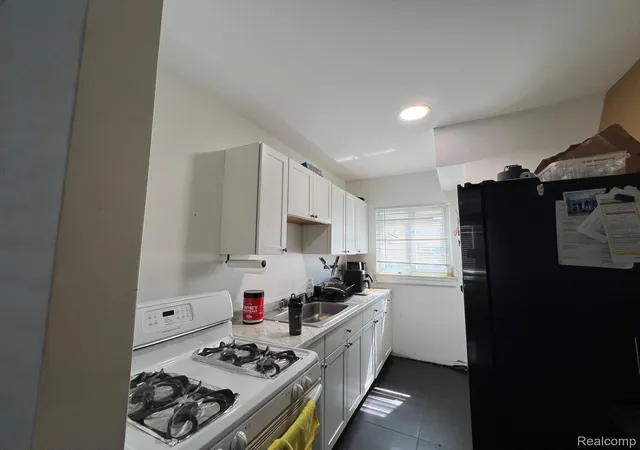 Photo 4 of Single family home for sale at 195 S Marshall St, Pontiac, MI 48342 | MLS# 20261069443 | Listing updated on 2026-10-15