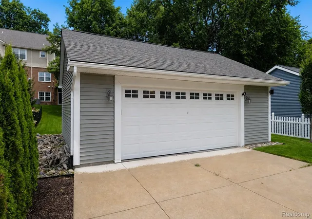Photo 4 of Single family home for sale at 708 Hickory St, Milford, MI 48381 | MLS# 20261069456 | Listing updated on 2026-09-15