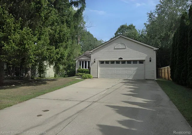 Photo 1 of Single family home for sale at 729 Cedarlawn Rd, Waterford, MI 48328 | MLS# 20261069519 | Listing updated on 2026-09-03