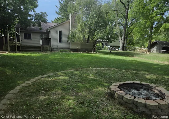 Photo 2 of Single family home for sale at 729 Cedarlawn Rd, Waterford, MI 48328 | MLS# 20261069519 | Listing updated on 2026-09-03