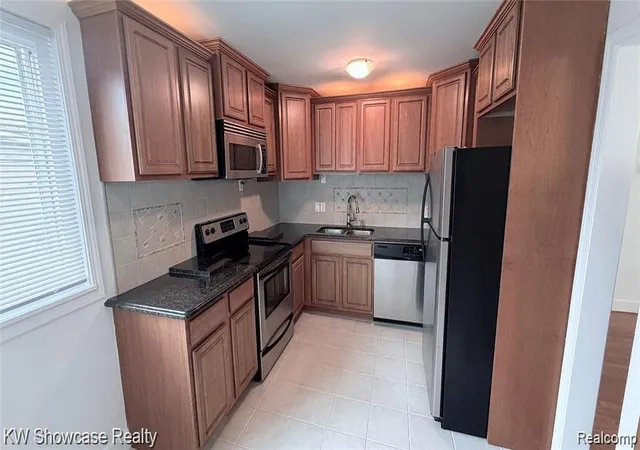 Photo 2 of Condo for sale at 4030 13 Mile #H3, Royal Oak City Oakland, MI 48073 | MLS# 20261069550 | Listing updated on 2026-09-10