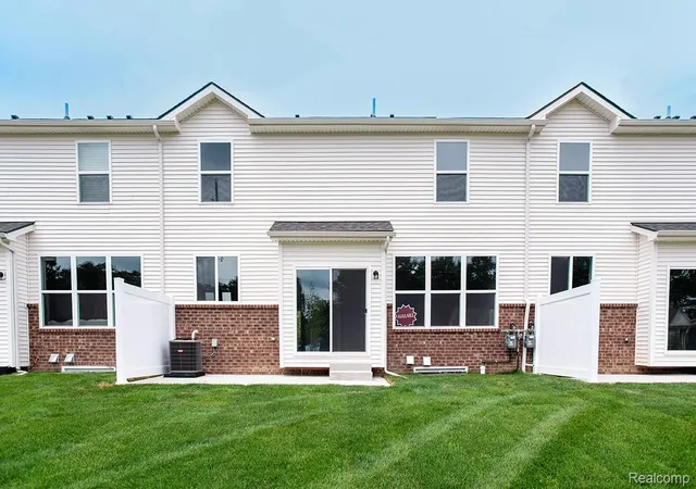 Photo 4 of Condo for sale at 5 Grandview Cir, White Lake Charter Township Oakland, MI 48386 | MLS# 20261069569 | Listing updated on 2026-10-31