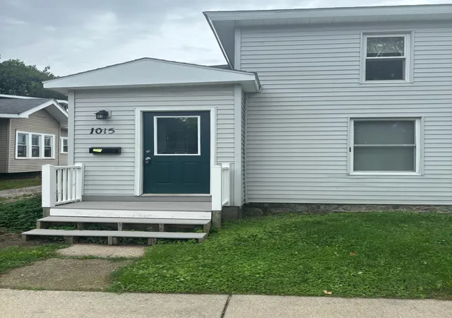 Photo 2 of Single family home for sale at 1015 S Franklin, Mt Pleasant City Isabella, MI 48858 | MLS# 79080073035 | Listing updated on 2026-09-17