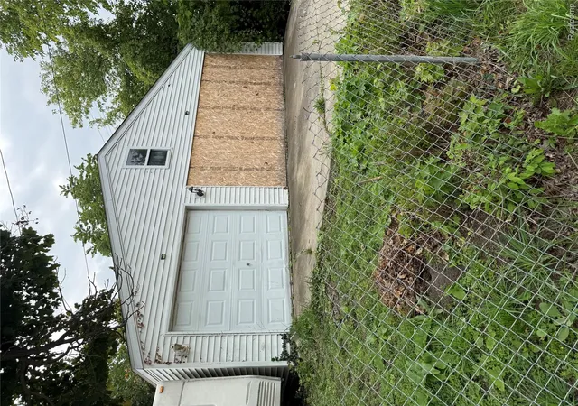Photo 3 of Single family home for sale at 2025 Adams Ave, Flint, MI 48505 | MLS# 20261069606 | Listing updated on 2026-09-10