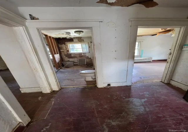 Photo 4 of Single family home for sale at 2025 Adams Ave, Flint, MI 48505 | MLS# 20261069606 | Listing updated on 2026-09-10