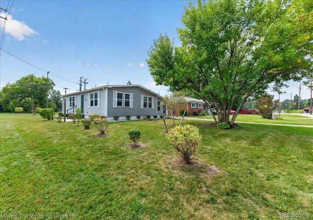 Photo 3 of Single family home for sale at 40 Owen St, Belleville, MI 48111 | MLS# 20261069607 | Listing updated on 2026-09-12