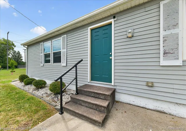 Photo 3 of Single family home for sale at 40 Owen St, Belleville, MI 48111 | MLS# 20261069607 | Listing updated on 2026-09-12