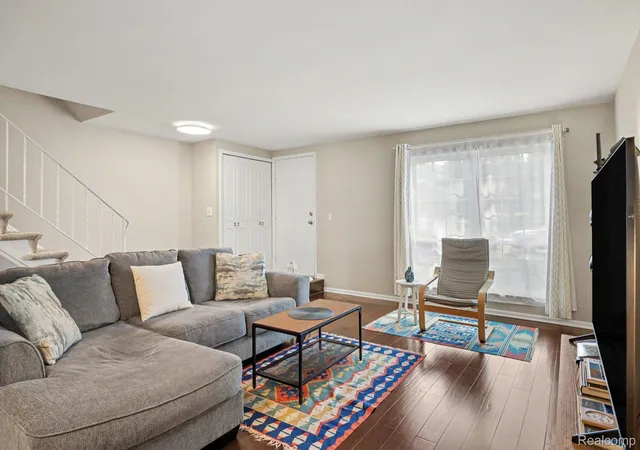 Listing Photo 4 - Condo for sale in building located at 2618 Williamsburg Cir, Auburn Hills, MI 48326